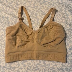 Kindred Bravely pumping and Nursing Bra